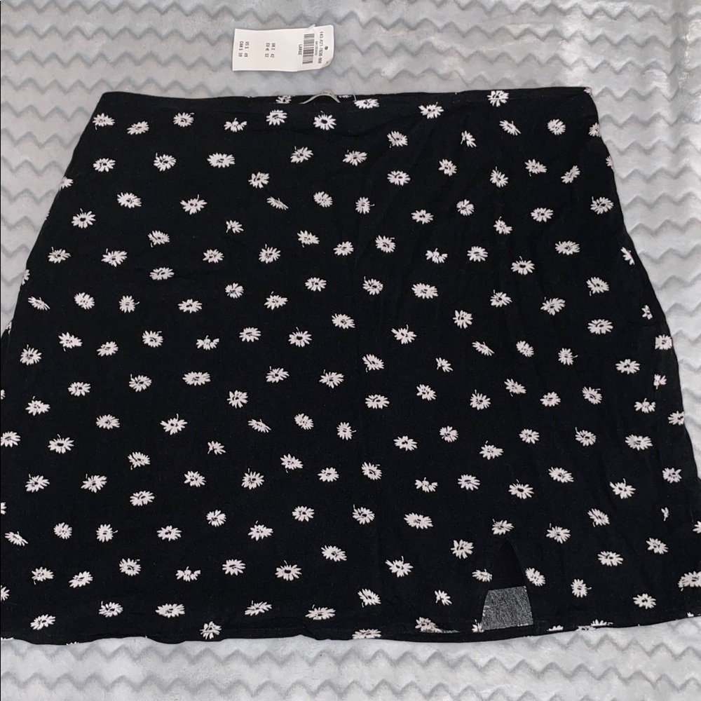 Abercrombie & Fitch Black and White Floral A-Line Skirt